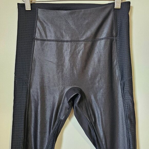 EUC LIKE NEW FABLETICS MOTION 365+ BY FABLETICS BLACK SOFT LEGGINGS SIZE MEDIUM - Picture 4 of 15